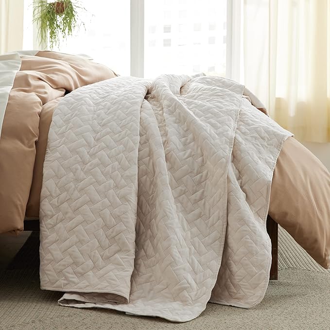 Bedsure Quilts King Size - Lightweight Bedspreads King Size with Basket Weave Pattern, Soft Quilt Bedding, Beige Comforter Coverlet for All Seasons (106" x 96")
