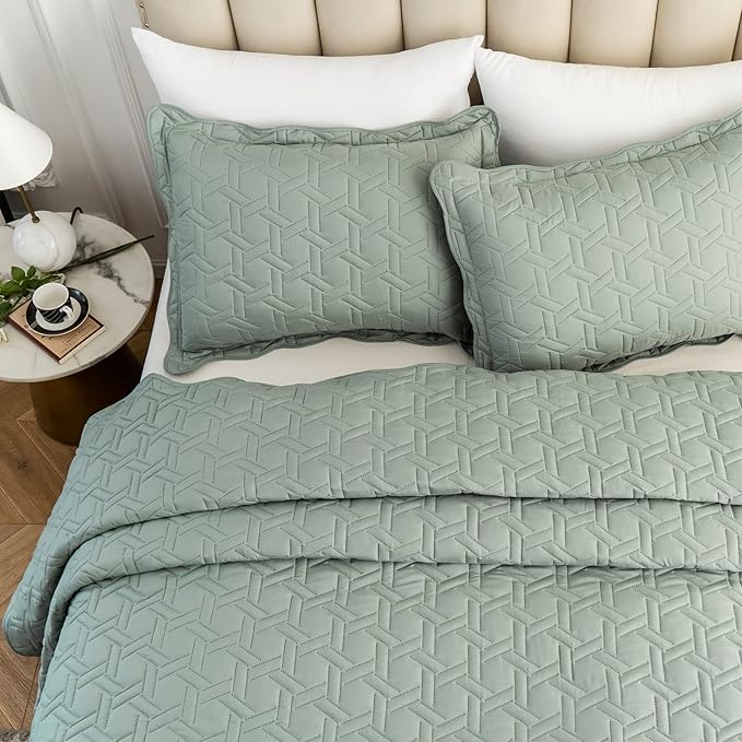 Auemtyn King Size Quilt Set 3 Pieces, Soft Lightweight Summer Bedspread, Reversible Microfiber Bed Coverlet for All Seasons, Green, Geometric Pattern (1 Quilt, 2 Pillow Shams)