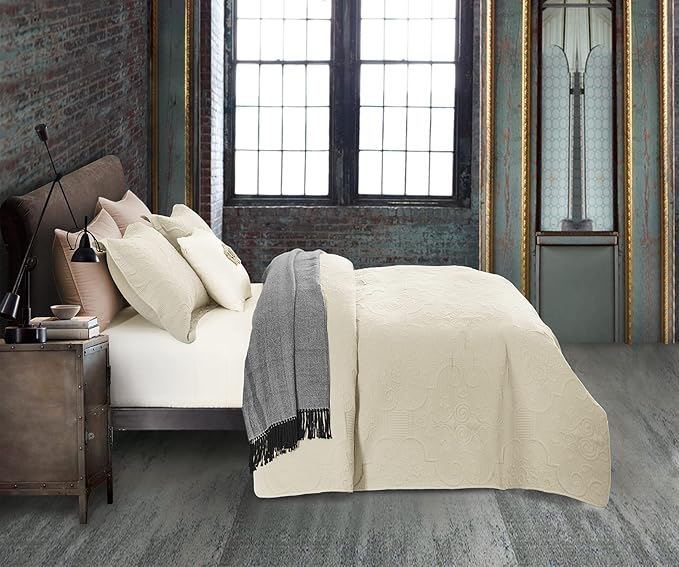 CHIXIN Quilt King Size - Damask Paisley Bedspread Coverlet Set - Classic & Gorgeous Style Bedding Cover, Ultrasonic Quilting, Reversible, Lightweight, 4 Piece, Ivory