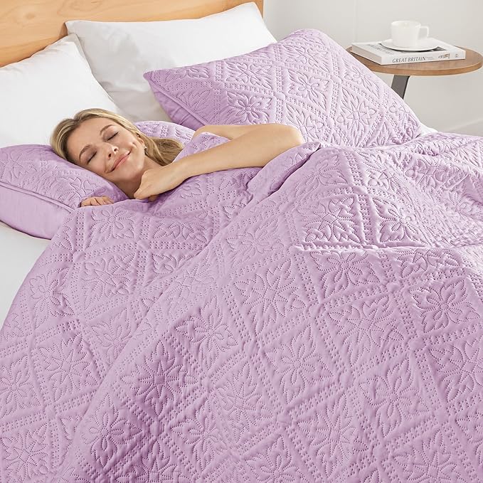 Exclusivo Mezcla King Quilt Bedding Set, Lightweight Soft Bedspreads Coverlets with 2 Pillow Shams, Modern Lilac Oversized Quilts King Size for All Seasons