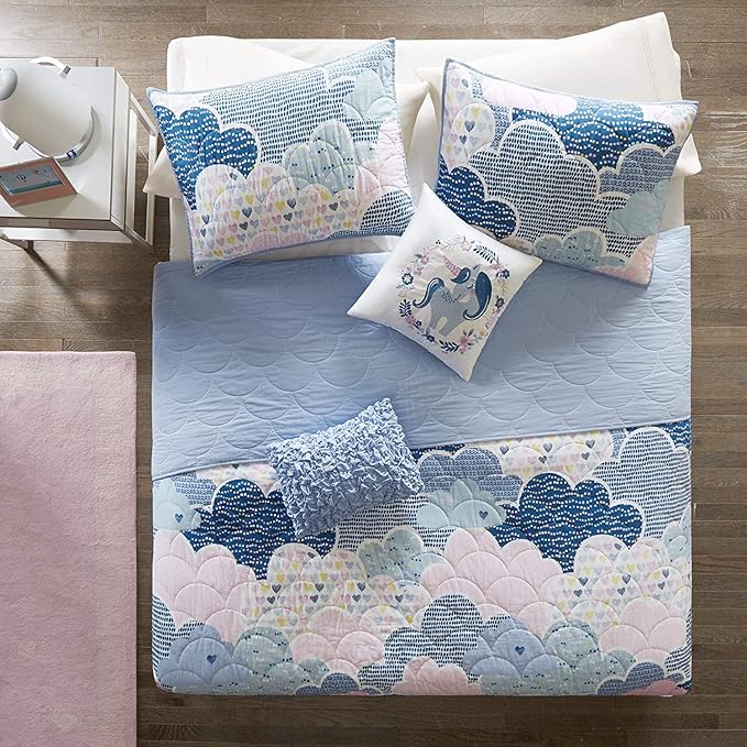 Intelligent Design Kids Reversible Cotton Quilt Set - Vibrant Fun, Playful Print, All Season Children Bedding Coverlet Bedspread, Decorative Pillow, Bedroom Décor, Full/Queen, Cloud Blue 5 Piece