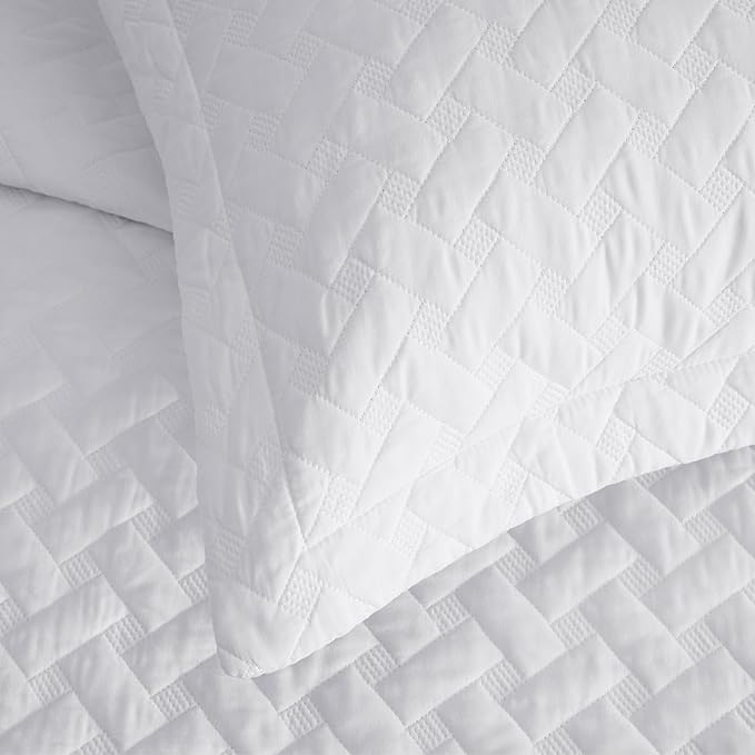 Bedsure Quilts Queen Size - Lightweight Bedspreads Queen Size with Basket Weave Pattern, Soft Quilt Bedding Set, White Comforter Set Coverlet for All Seasons with 2 Pillow Shams (90" x 96")
