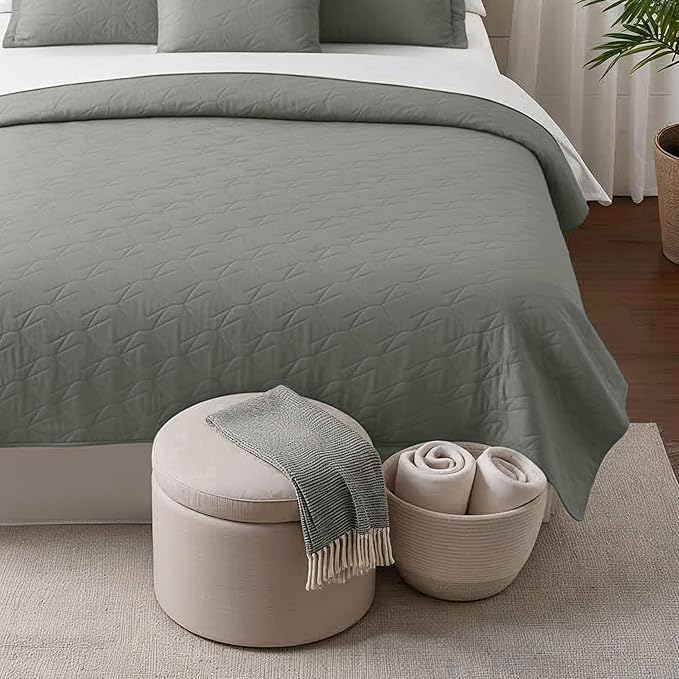 Hearth & Harbor King Quilt Set – All-Season Lightweight Bedspread & Coverlet with Pinsonic Weave - 7 Piece King Quilt Set with Pillow Shams, London Fog - King Ellipse