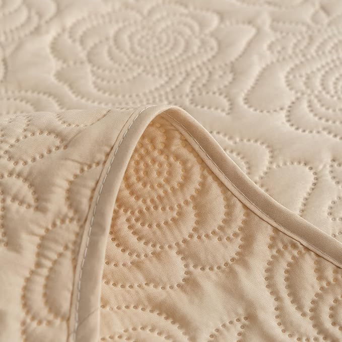 Auemtyn King Size Quilt Set 3 Pieces, Soft Lightweight Summer Bedspread, Reversible Microfiber Bed Coverlet for All Seasons, Beige, Rose Pattern (1 Quilt, 2 Pillow Shams)