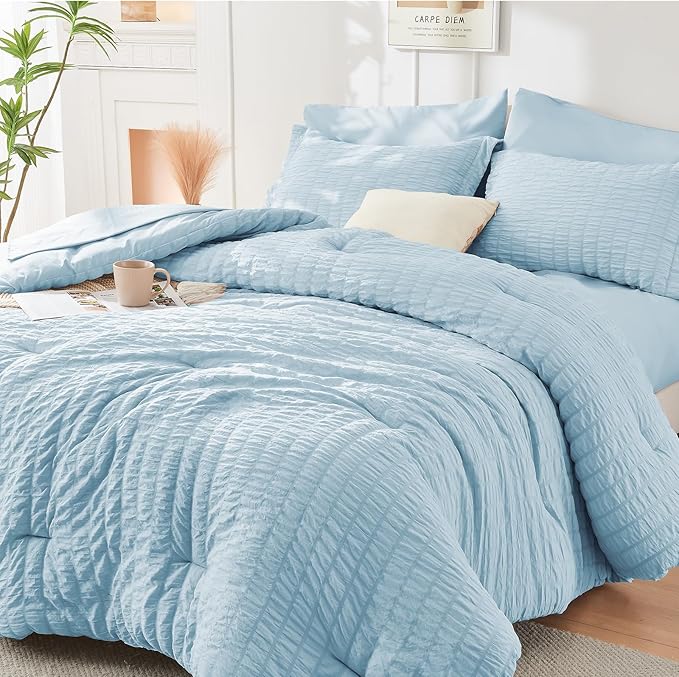HYMOKEGE Lake Blue Duvet Cover King Size, Ultra Soft 3-Piece Seersucker Duvet Cover Set with Zipper Closure, Soft Brushed Microfiber Bedding Set with 8 Corner Ties (104"x90", 2 Pillowshams)