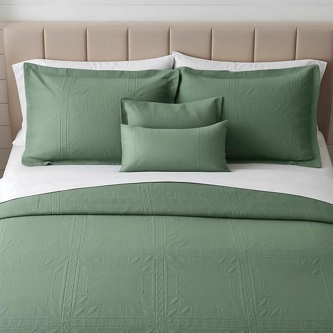 Hearth & Harbor Twin Quilt Set – All-Season Lightweight Bedspread & Coverlet with Pinsonic Weave - 5 Piece Twin Quilt Set with Pillow Shams, Sage Green - Twin Grid