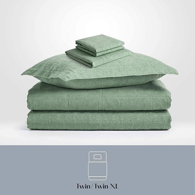 Hearth & Harbor Twin Quilt Set – All-Season Lightweight Bedspread & Coverlet with Pinsonic Weave - 5 Piece Twin Quilt Set with Pillow Shams, Sage Green - Twin Grid