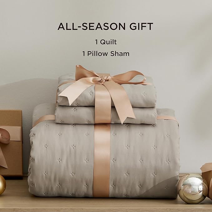Bedsure Twin Quilt - Ultra Soft Twin XL Quilt Bedding for Dorm Decor, Lightweight All-Season Comforter, Taupe Bedspread Coverlet with Clover Pattern, 68 x 86 Inches