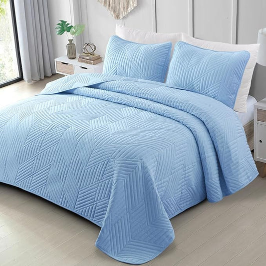 Exclusivo Mezcla Ultrasonic King Quilt Bedding Set, Lightweight Light Blue Bedspreads Soft Modern Geometric Coverlet Set for All Seasons (1 Quilt and 2 Pillow Shams)