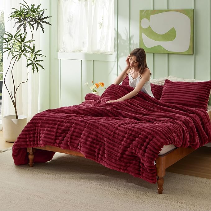 Bedsure Queen Comforter Set - GentleSoft™ 3 Pieces Fluffy Double-Side Fleece Comforter Set, Cozy Striped Room Decor Aesthetic, Luxury Red Bedding Queen Size with 2 Pillowcases, 90x90 Inches