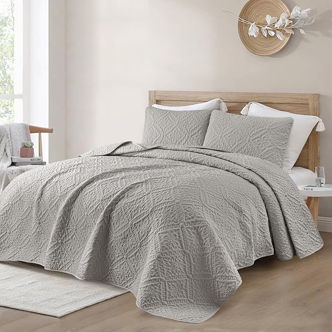 Exclusivo Mezcla Queen Quilt Bedding Set, Lightweight Soft Bedspreads Coverlets with 2 Pillow Shams, Modern Light Grey Quilts Queen Full Size for All Seasons