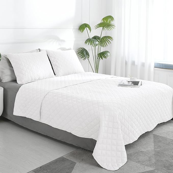 Easy-Going California King Size Reversible Quilt Set with 1 Quilt and 2 Pillow Shams, Soft Bed Quilt Cover, Water Resistant Lightweight Microfiber Bedspread, Stain Resistant, White/White