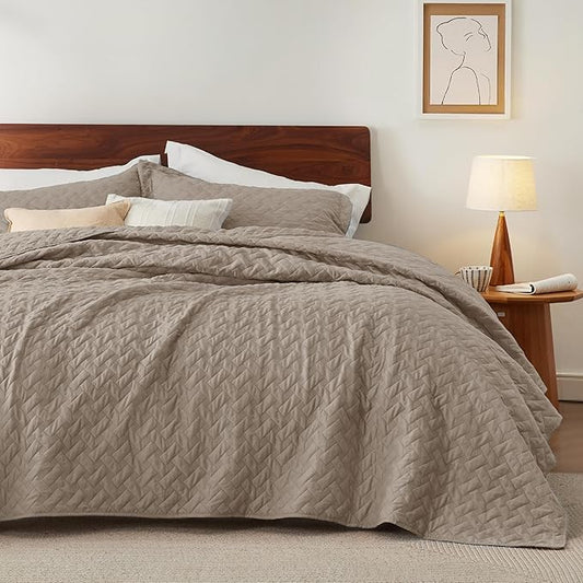 Bedsure Quilts King Size - Lightweight Bedspreads King Size with Basket Weave Pattern, Soft Quilt Bedding, Taupe Comforter Coverlet for All Seasons (106" x 96")
