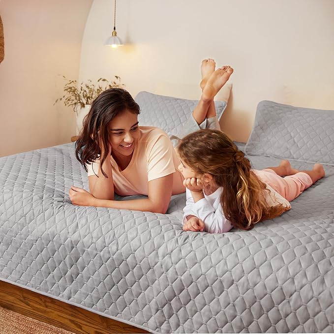 Exclusivo Mezcla Reversible Twin Quilt Bedding Set with Pillow Sham, Lightweight Quilts Twin Size, Soft Bedspreads Bed Coverlets for All Seasons - (Light Grey, 68"x88")