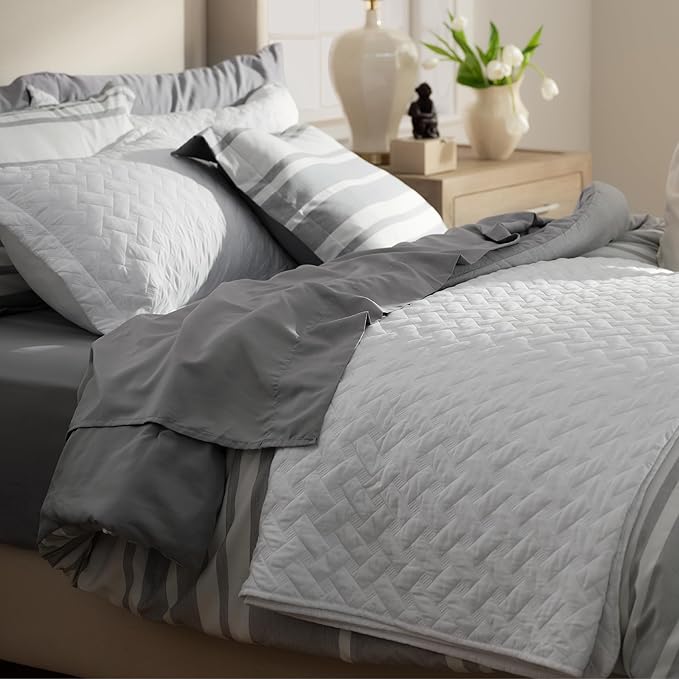 Bedsure Quilts Oversized King Size - Lightweight Bedspreads Oversized King Size with Basket Weave Pattern, Soft Quilt Bedding, White Comforter Coverlet for All Seasons (120" x 120")