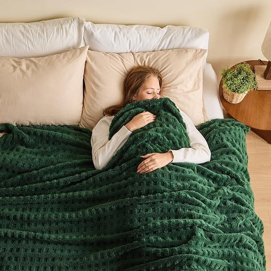 NEWCOSPLAY Super Soft King Blanket Green Premium Silky Flannel Fleece 3D Waffle Checkered Lightweight Bed Blanket All Season Use (Dark Green, King(90"x110"))