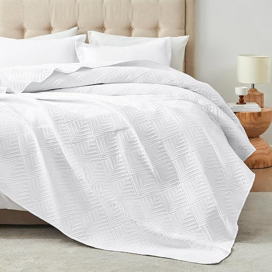 Hansleep White Quilt King Size - Geometric Ultrasonic All Season Bedspread King, Soft Lightweight Coverlet Bedding Set, 3 Pieces (1 Quilt, 2 Pillow Shams)