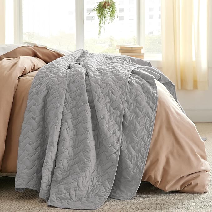 Bedsure Quilts King Size - Lightweight Bedspreads King Size with Basket Weave Pattern, Soft Quilt Bedding, Light Grey Comforter Coverlet for All Seasons (106" x 96")