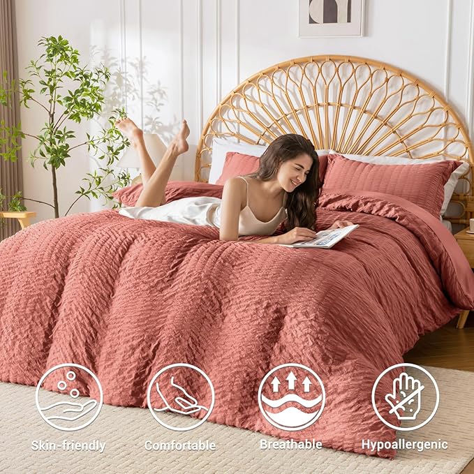 HYMOKEGE Coral Red Duvet Cover Full Size, Ultra Soft 3-Piece Seersucker Duvet Cover Set with Zipper Closure, Soft Brushed Microfiber Bedding Set with 8 Corner Ties (80"x90", 2 Pillowshams)