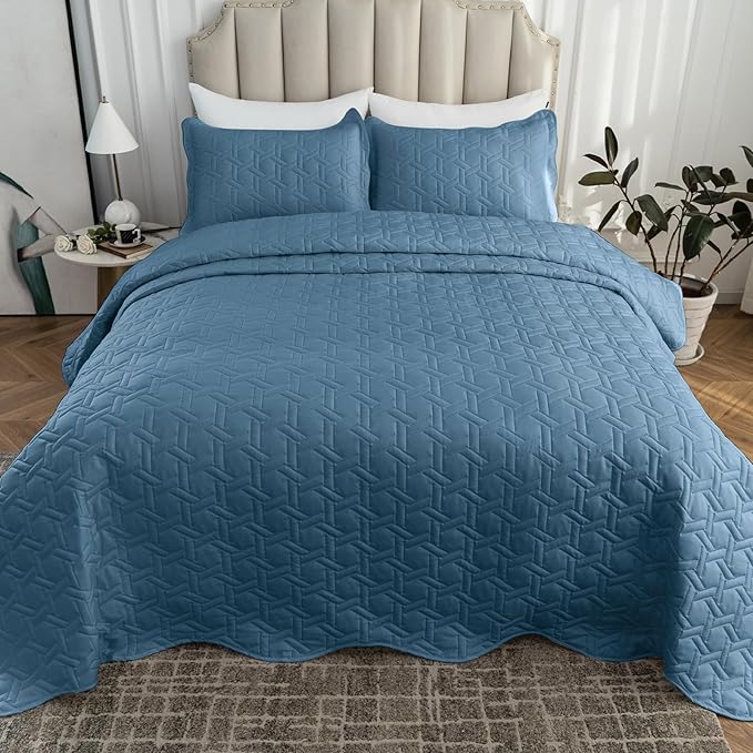 Auemtyn King Size Quilt Set 3 Pieces, Soft Lightweight Summer Bedspread, Reversible Microfiber Bed Coverlet for All Seasons, Bluish Grey, Geometric Pattern (1 Quilt, 2 Pillow Shams)