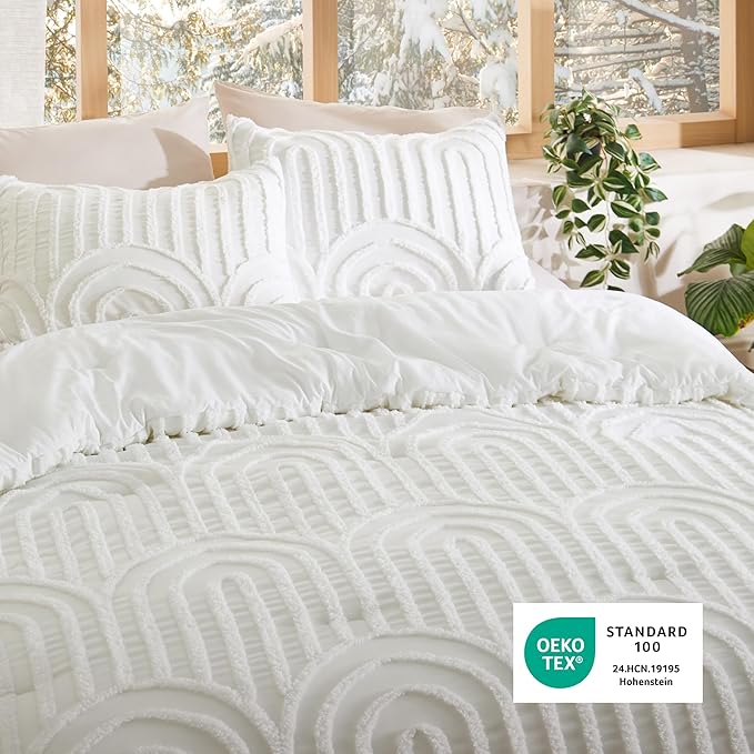 Bedsure Boho Tufted White Comforter Set Queen Size, GentleSoft™ 3 Pieces Boho Farmhouse Decor Bedding, Arch Shabby Chic Bedding for All Seasons, 1 Bed Comforter, 2 Pillow Shams, 90x90 Inches