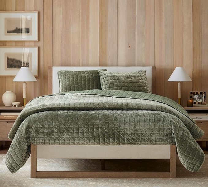 Luxurious Velvet Quilt California King Size Set 106" x118" Ultra Soft Bedding Set Quilted Bedspread Coverlet with 2 Matching Pillow Shams for All Seasons,Army Green