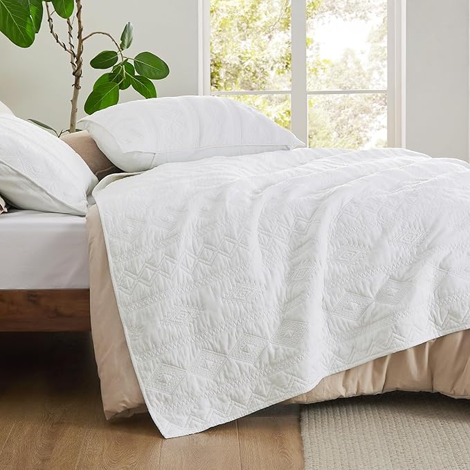 Bedsure 100% Cotton Quilt Set - Queen Size Bedspread, Lightweight Soft Bed Coverlet, 3-Piece Cozy Stitching Quilt Set with 2 Pillow Shams in Geometric Pattern, Gift for Grandma, 90x96 inches, White