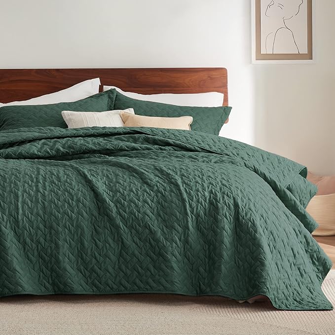 Bedsure Quilts Twin Size - Lightweight Bedspreads Twin Size with Basket Weave Pattern, Soft Quilt Bedding, Dark Green Comforter Coverlet for All Seasons (68" x 86")