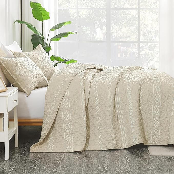 Andency Beige Twin Quilt Set, 2 Pieces Boho Lightweight Soft Striped Bedspread for All Season (68"x86"), Printed Bohemian Microfiber Reversible Coverlet Comoforter Sets