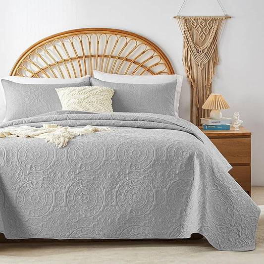 WURUIBO Light Gray Quilt Set Twin Size, Embossing Microfiber Bedspreads with Pillow Sham, Ligthweight Breathable Thin Coverlet, Reversible Bedding Set for All Season (1 Quilt, 1 Pillow Sham)