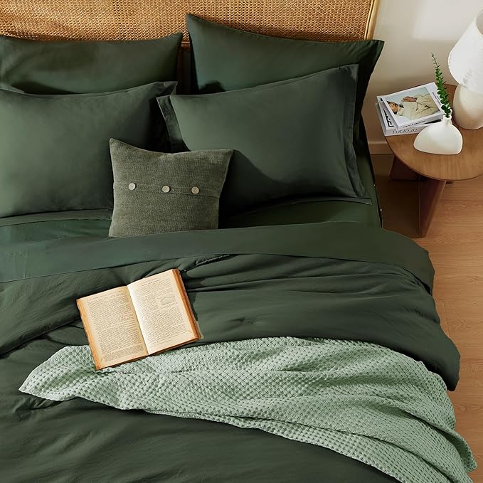 WRENSONGE Super King Comforter Set - 7 Pieces Deep Green Soft Bed in a Bag Super King with Fitted Sheet, Flat Sheet, 2 Pillow Shams, and 2 Pillowcases- Warm Bedding Sets for All Season