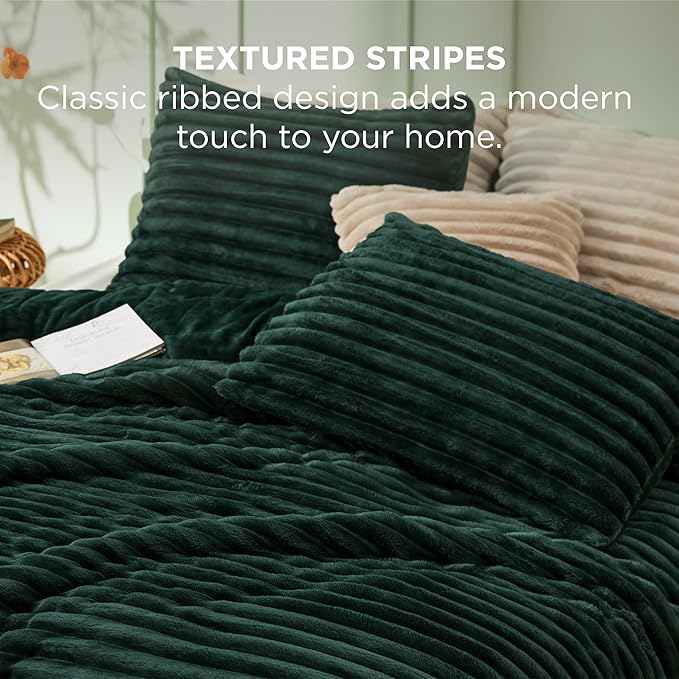 Bedsure Queen Comforter Set - GentleSoft™ 3 Pieces Fluffy Double-Side Fleece Comforter Set, Cozy Striped Room Decor Aesthetic, Luxury Emerald Bedding Queen Size with 2 Pillowcases, 90x90 Inches