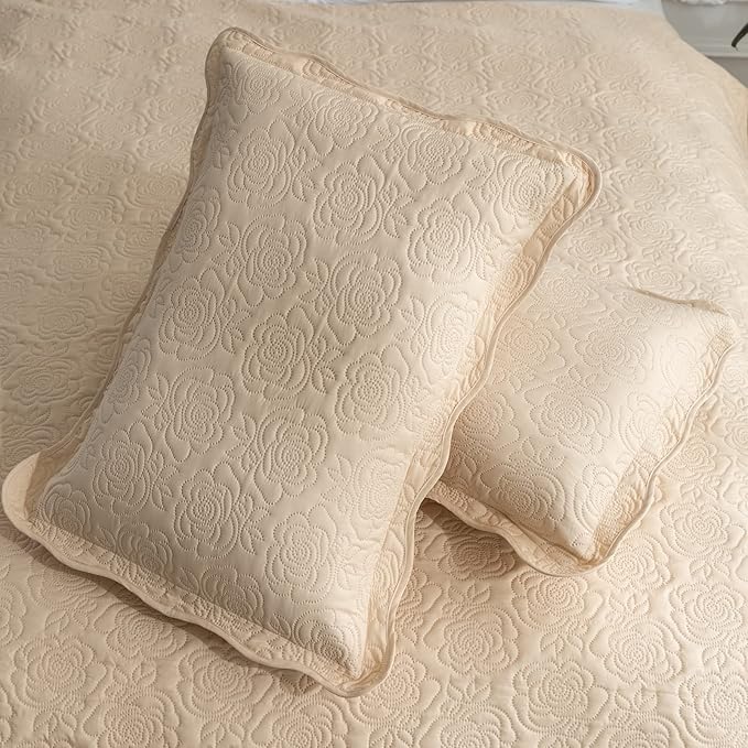 Auemtyn Twin/Twin XL Size Quilt Set 2 Pieces, Soft Lightweight Summer Bedspread, Reversible Microfiber Bed Coverlet for All Seasons, Beige, Rose Pattern (1 Quilt, 1 Pillow Sham)