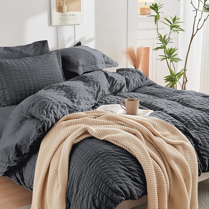 HYMOKEGE Dark Grey Duvet Cover Queen Size, Ultra Soft 3-Piece Seersucker Duvet Cover Set with Zipper Closure, Soft Brushed Microfiber Bedding Set with 8 Corner Ties (90"x90", 2 Pillowshams)