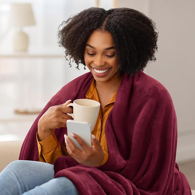 Utopia Bedding Fleece Blanket King Size Burgundy 300GSM Luxury Anti-Static Fuzzy Soft Microfiber Bed Blanket (90x102 Inch)