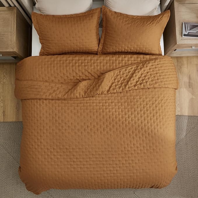 Bedsure King Quilt - Honey Ginger Bedspread King Size & Lightweight Comforter, Boho Coverlet with Clover Pattern, Ultra Soft All-Season Bedding, 106 x 96 Inches