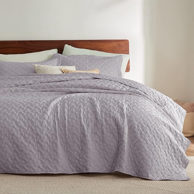 Bedsure Quilts Queen Size - Lightweight Bedspreads Queen Size with Basket Weave Pattern, Soft Quilt Bedding, Purple Comforter Coverlet for All Seasons (90" x 96")