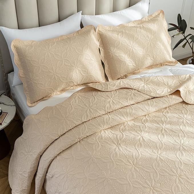 Auemtyn Twin/Twin XL Size Quilt Set 2 Pieces, Soft Lightweight Summer Bedspread, Reversible Microfiber Bed Coverlet for All Seasons, Beige, Floral Pattern (1 Quilt, 1 Pillow Sham)