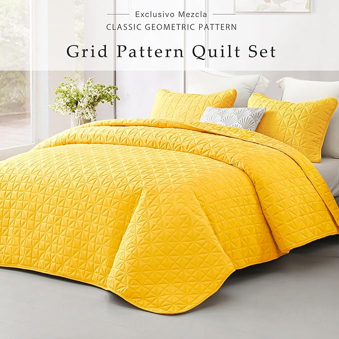Exclusivo Mezcla Quilts King Size Bedding Set with Stitched Grid Pattern, Lightweight Summer Yellow Bedspreads Coverlets Bed Cover for All Seasons (1 Quilt and 2 Pillow Shams)