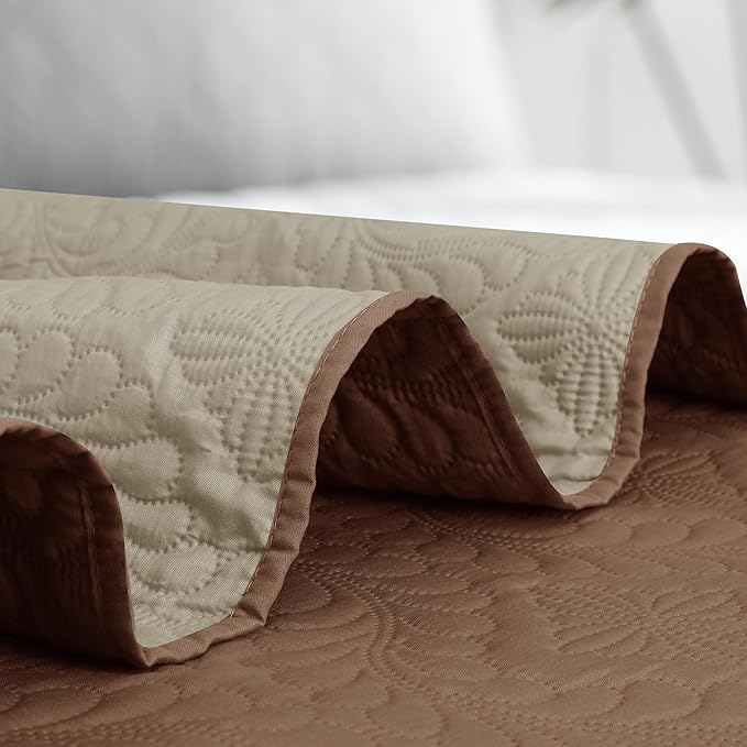 Easy-Going King Size Reversible Quilt Set with 1 Quilt and 2 Pillow Shams, Soft Bed Quilt Cover, Water Resistant Lightweight Microfiber Bedspread, Stain Resistant, Olive Leaf-Brown/Beige