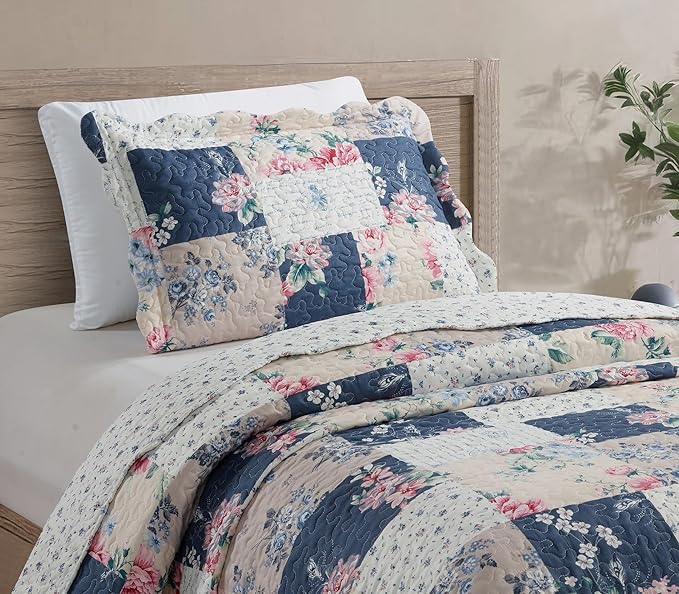 Brilliant Sunshine Roses in Beige Quilt Set, 2-Piece Bedding Sets, Lively Patchwork Design, Washable, Reversible Bedspread, Soft Lightweight Coverlet, All-Season, Twin/Twin XL, Vintage Indigo