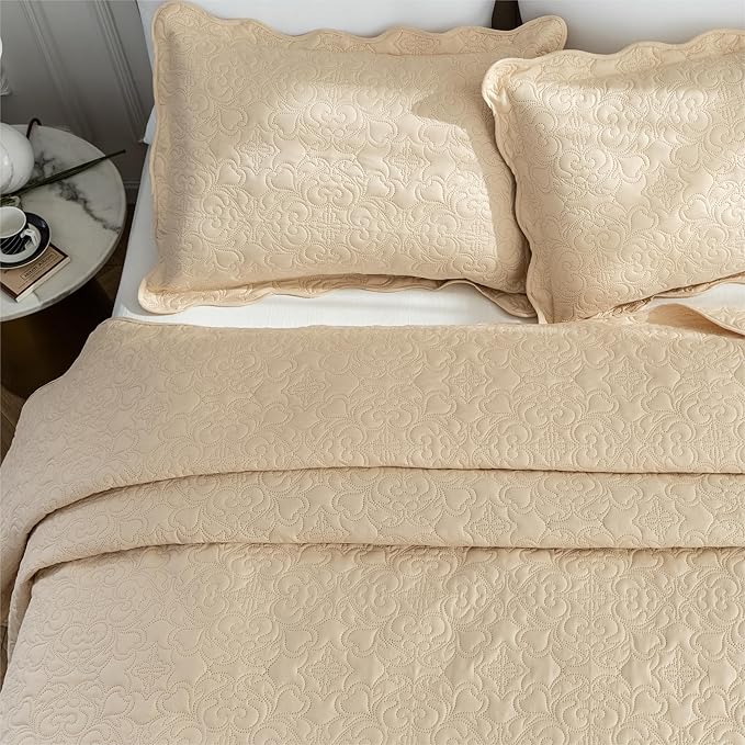 Auemtyn Twin/Twin XL Size Quilt Set 2 Pieces, Soft Lightweight Summer Bedspread, Reversible Microfiber Bed Coverlet for All Seasons, Beige, Heart-Floral Pattern (1 Quilt, 1 Pillow Sham)