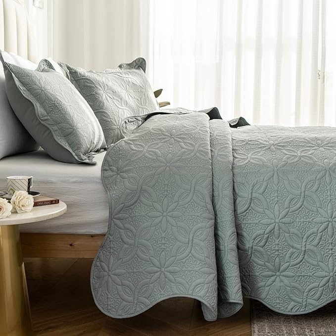 Auemtyn Twin/Twin XL Size Quilt Set 2 Pieces, Soft Lightweight Summer Bedspread, Reversible Microfiber Bed Coverlet for All Seasons, Green, Floral Pattern (1 Quilt, 1 Pillow Sham)