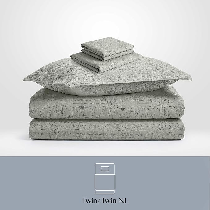 Hearth & Harbor Twin Quilt Set – All-Season Lightweight Bedspread & Coverlet with Pinsonic Weave - 5 Piece Twin Quilt Set with Pillow Shams, London Fog - Twin Grid