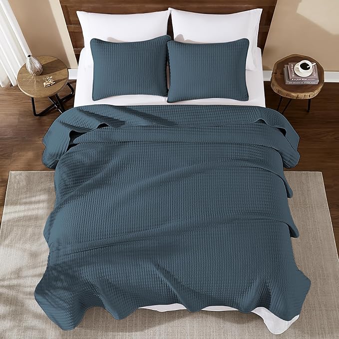 WRENSONGE Queen Quilt-3 Pieces Lightweight Navy Blue Bedspreads Queen Size Quilt Bedding Set for All Season, Soft Summer Coverlet with 2 Pillow Shams Suitable for Bed & Couch