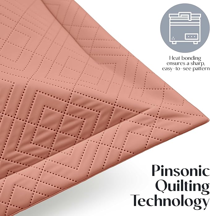 Hearth & Harbor Queen Quilt Set – All-Season Lightweight Bedspread & Coverlet with Pinsonic Weave - 7 Piece Queen Quilt Set with Pillow Shams, Bali Blush - Queen Diamond