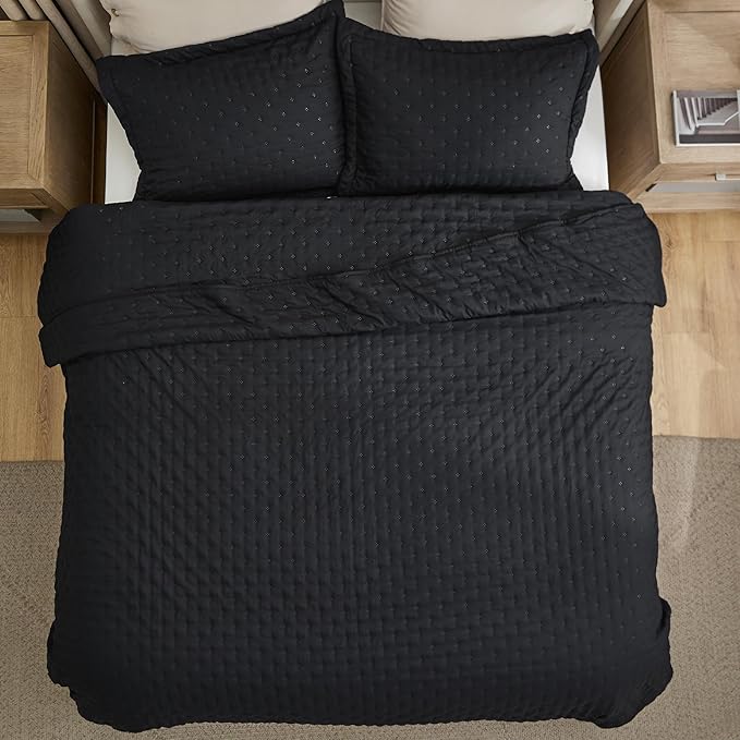 Bedsure King Quilt - Black Bedspread King Size & Lightweight Comforter, Modern Coverlet with Clover Pattern, Ultra Soft All-Season Bedding, 106 x 96 Inches