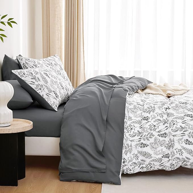 Wake In Cloud - Floral Duvet Cover Set, Botanical Vintage Flower Coquette Cottagecore Aesthetic for Women Teen Girls, Soft Lightweight Bedding, 3-Piece, Charcoal, Full Size