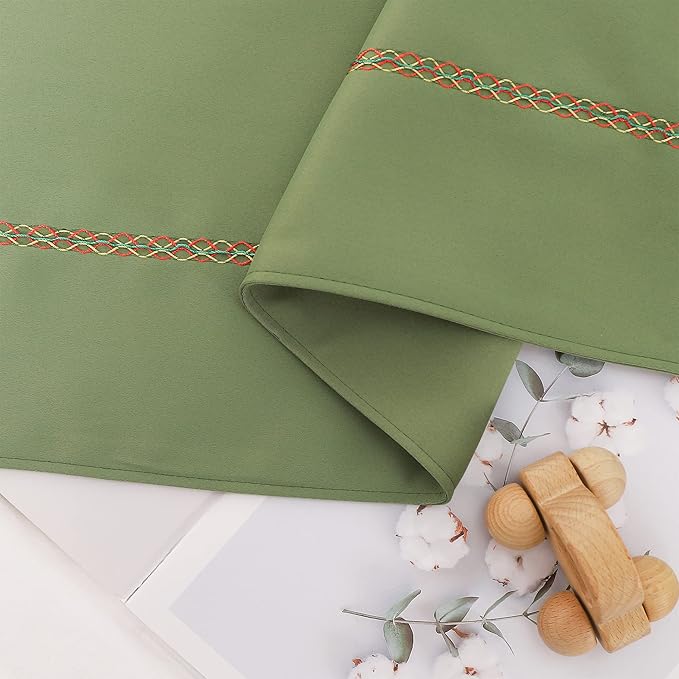Bed Runner 210 x 50 cm for Queen Size Bed and Full Size Bed, Bed Throws for Foot of Bed, Green Bed Runner Bedding Scarves Decorations for Bedroom Hotel Wedding Room