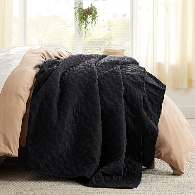 Bedsure Quilts Twin Size - Lightweight Bedspreads Twin Size with Basket Weave Pattern, Soft Quilt Bedding, Black Comforter Coverlet for All Seasons (68" x 86")